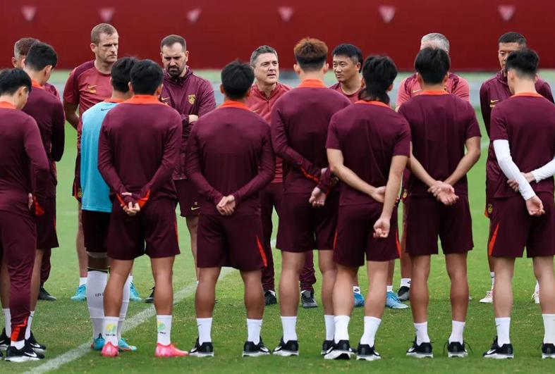 开云体育入口-五后卫 打平就出线！王钰栋胡荷韬徐彬首发 向余望朱鹏宇老蒯替补