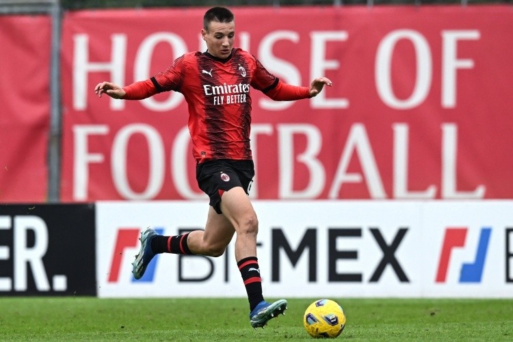 kaiyun-迪马：米兰希望卡马达归队并接管他的肩伤治疗，但莱切不想放他走