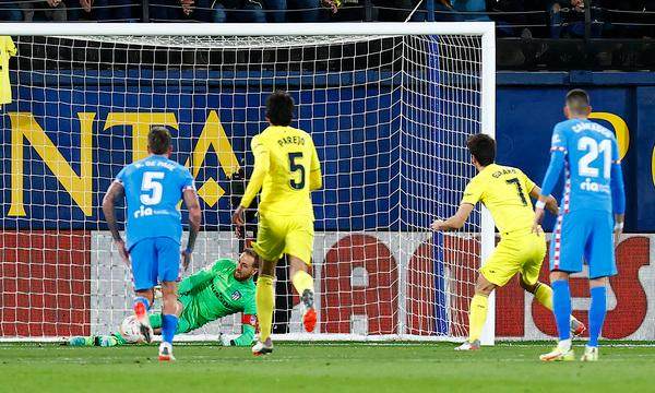 开云体育入口-高级较量4球皆出自低级失误 黄潜马竞双失2分